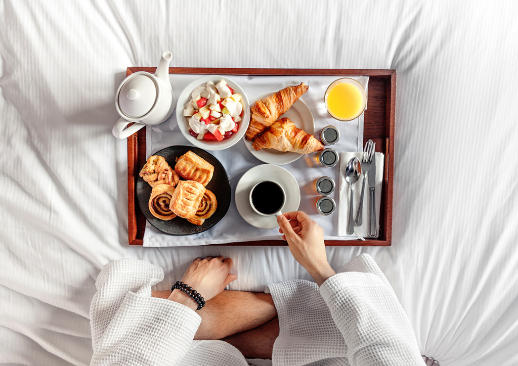 Frühstück gemeinsam im Bett