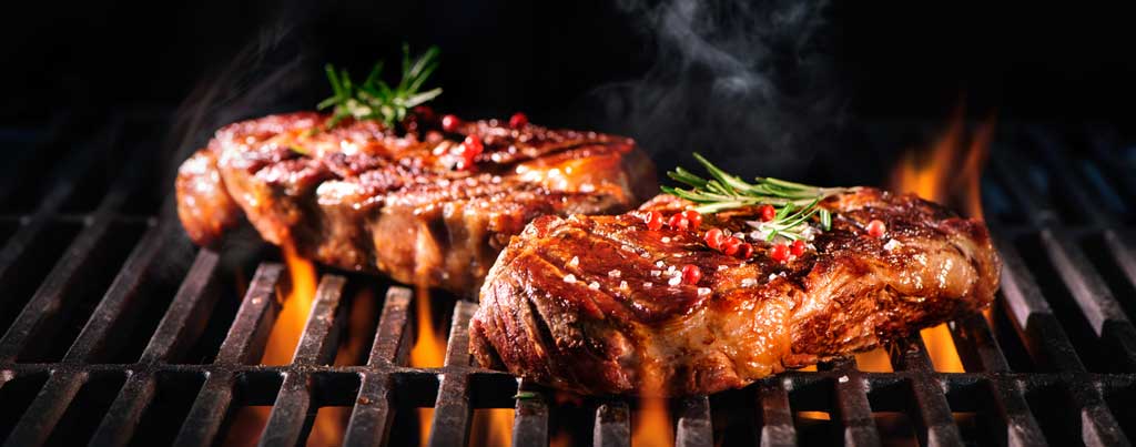 Super lecker: Grillen mit sehr hohen Temperaturen versiegeln das Fleisch sofort.